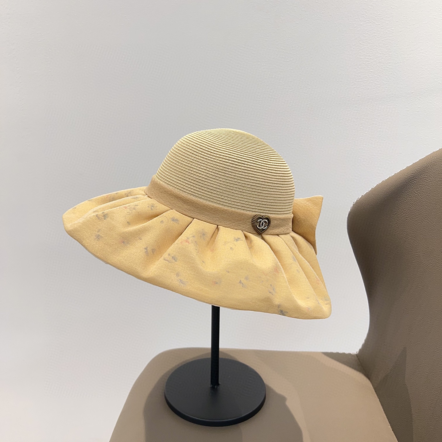 NO:225040,Special dust bag [CHANEL Chanel] 2025 new Chinese style sunshade big edge fisherman hat unique design ~ retro literary hat straw hat fisherman hat baseball hat knit hat, hat, chanel, chanel, espadrilles, hats19860909特配防尘袋【CHANEL香奈儿】2025新款国风遮阳大沿渔夫帽 独特设计～复古文艺的一款帽子草帽渔夫帽棒球帽针织帽,帽子,chanel,chanel,espadrilles,hats,hat