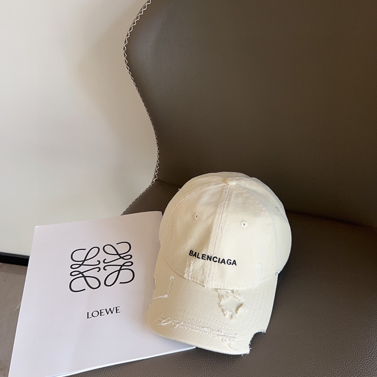 NO:226325,Special offer with dust bag. [balenciaga Balenciaga] 2025 new irregular old baseball hat, universal for men and women ~ cool and handsome outing, hats, balenciaga, balenciaga, hats19860909特价配防尘袋.【balenciaga 巴黎世家】2025新款不规则做旧款棒球帽,男女通用～酷帅出街,帽子,balenciaga,balenciaga,hats,hat