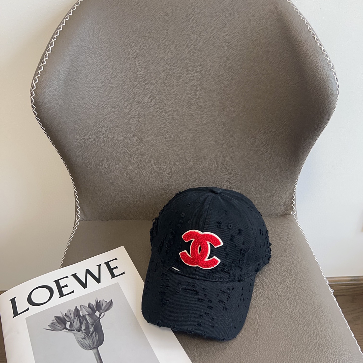 NO:226333,Special offer with dust bag. [CHANEL Chanel] 2025 new old small fragrance style baseball hat, classic counter style, universal men and women, hats, chanel, chanel, hats19860909特价配防尘袋.【CHANEL香奈儿】2025新款做旧小香风棒球帽,专柜经典款,男女通用,帽子,chanel,chanel,hats,hat