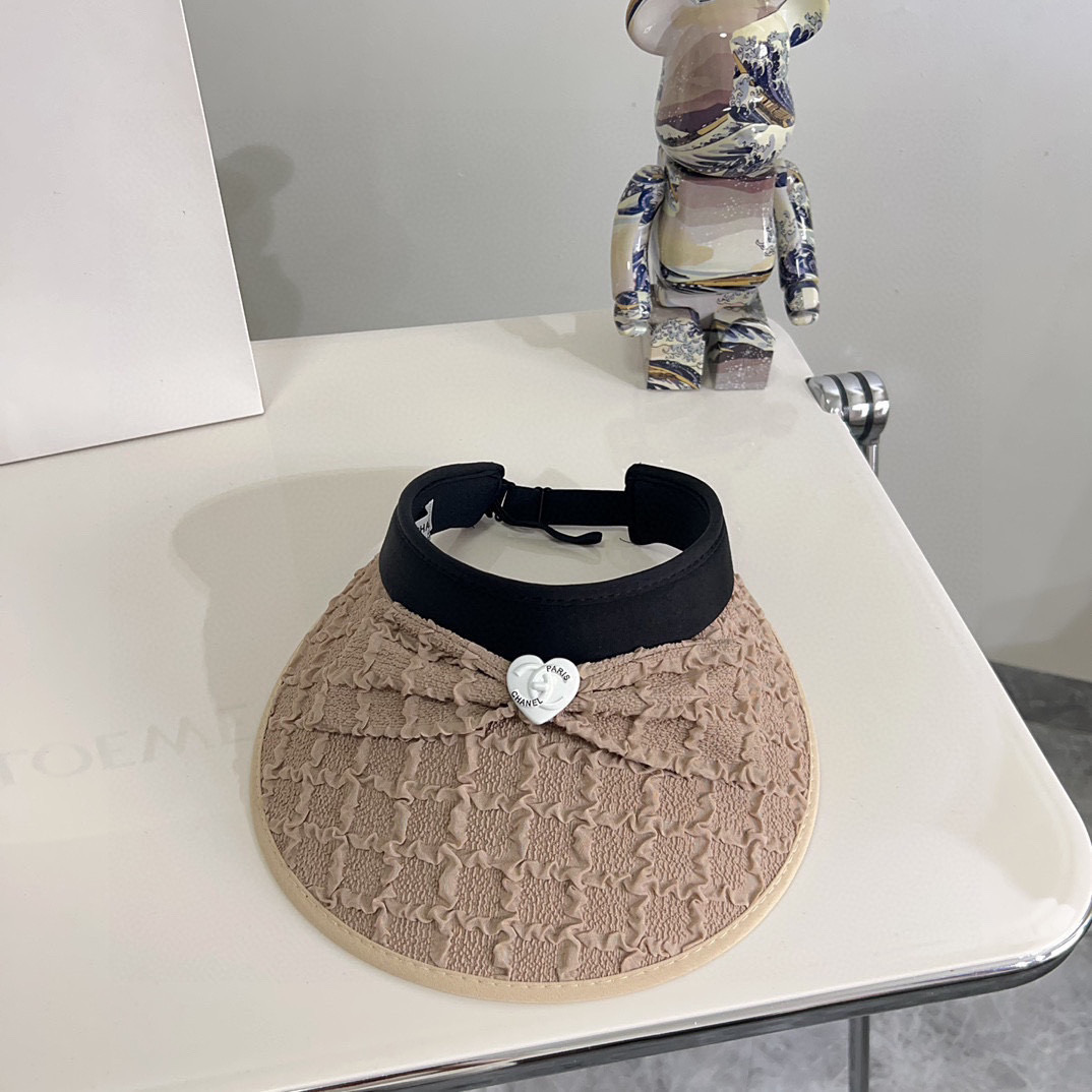 💛配防尘袋 【CHANEL香奈儿】2025夏季新款小香风大沿遮阳帽空顶帽🔅
轻奢气质款～