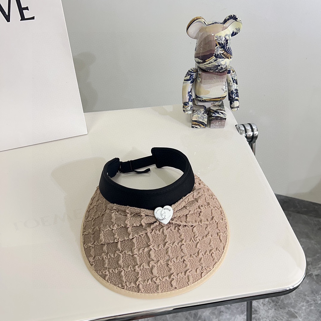 💛配防尘袋 【CHANEL香奈儿】2025夏季新款小香风大沿遮阳帽空顶帽🔅
轻奢气质款～