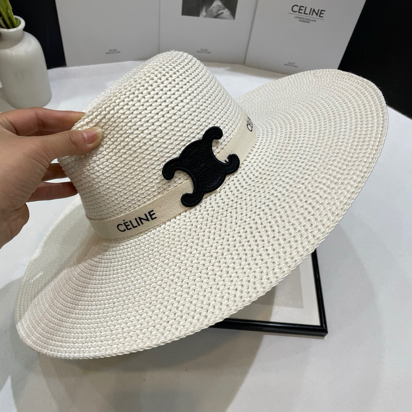 💛配防尘袋【CELINE赛琳】2025新款草编大沿沙滩帽草帽，度假休闲必备，优雅大方的一款