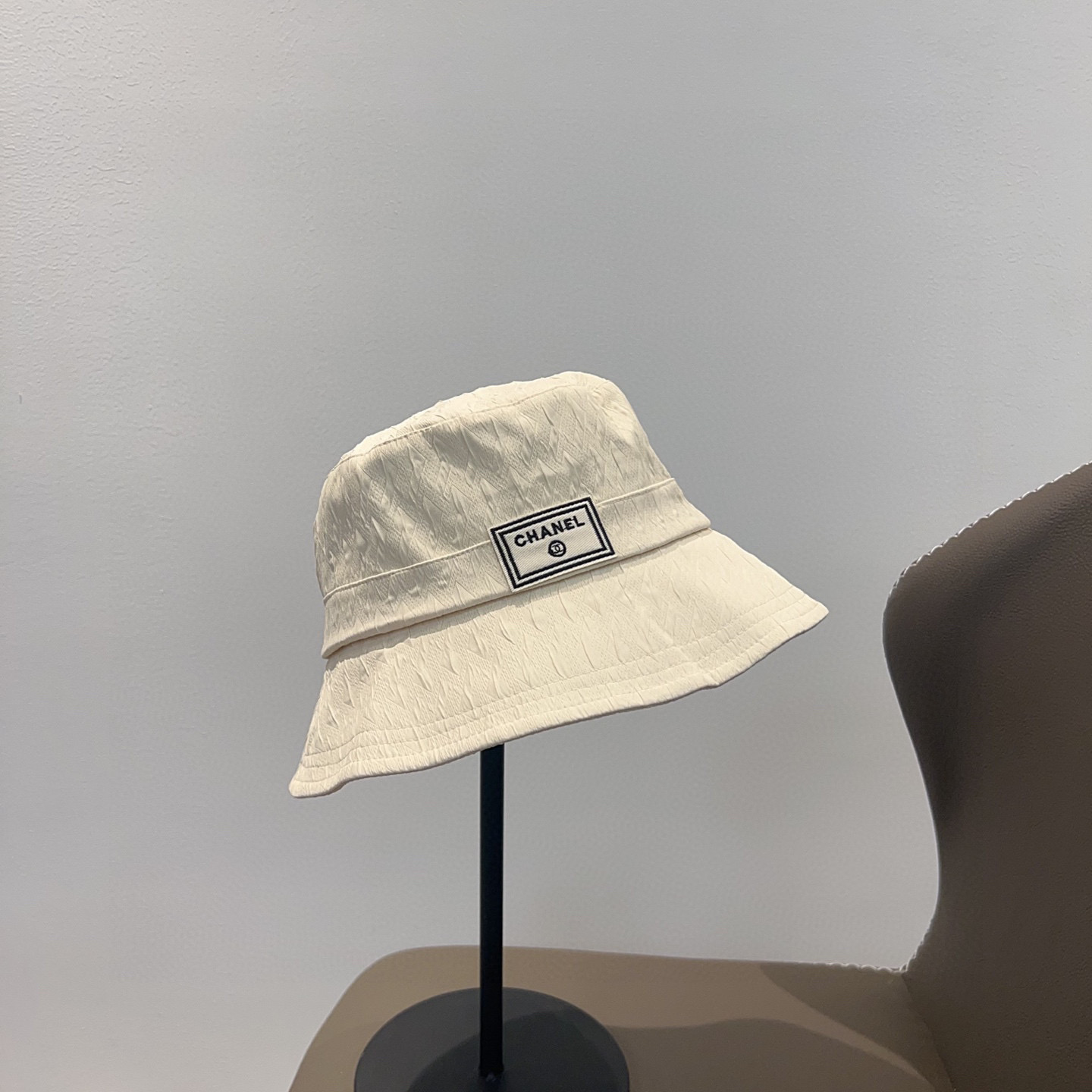 NO:343479,Special dust bag [CHANEL Chanel] 2025 new daily style small fragrant fisherman hat, simple and elegant versatile single product hat straw hat fisherman hat baseball hat, hat, chanel, chanel, espadrilles, hats特配防尘袋【CHANEL香奈儿】2025新款日常款小香风渔夫帽,简约大方 百搭单品帽子草帽渔夫帽棒球帽,帽子,chanel,chanel,espadrilles,hats,hat