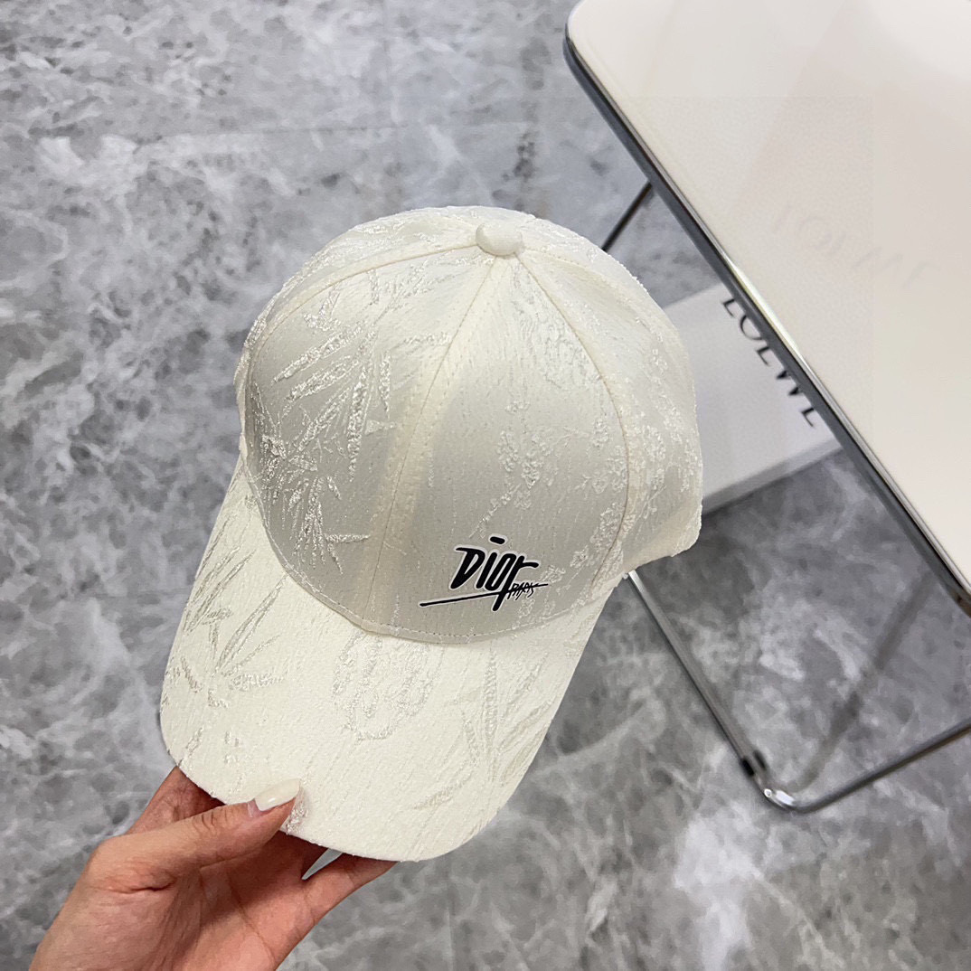 💛配防尘袋。【DIOR迪奥】2025新款新中式百搭棒球帽💯
非常有质感的一款