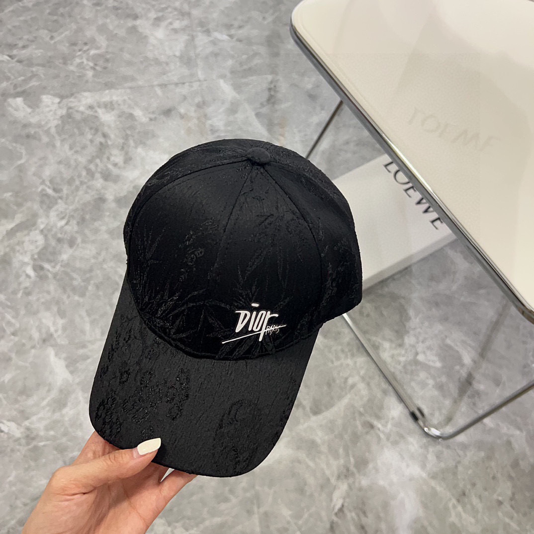 💛配防尘袋。【DIOR迪奥】2025新款新中式百搭棒球帽💯
非常有质感的一款