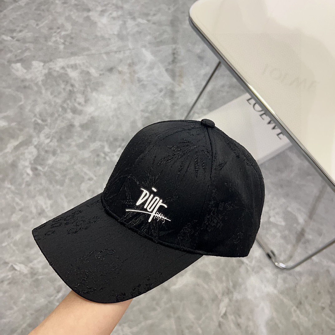 💛配防尘袋。【DIOR迪奥】2025新款新中式百搭棒球帽💯
非常有质感的一款