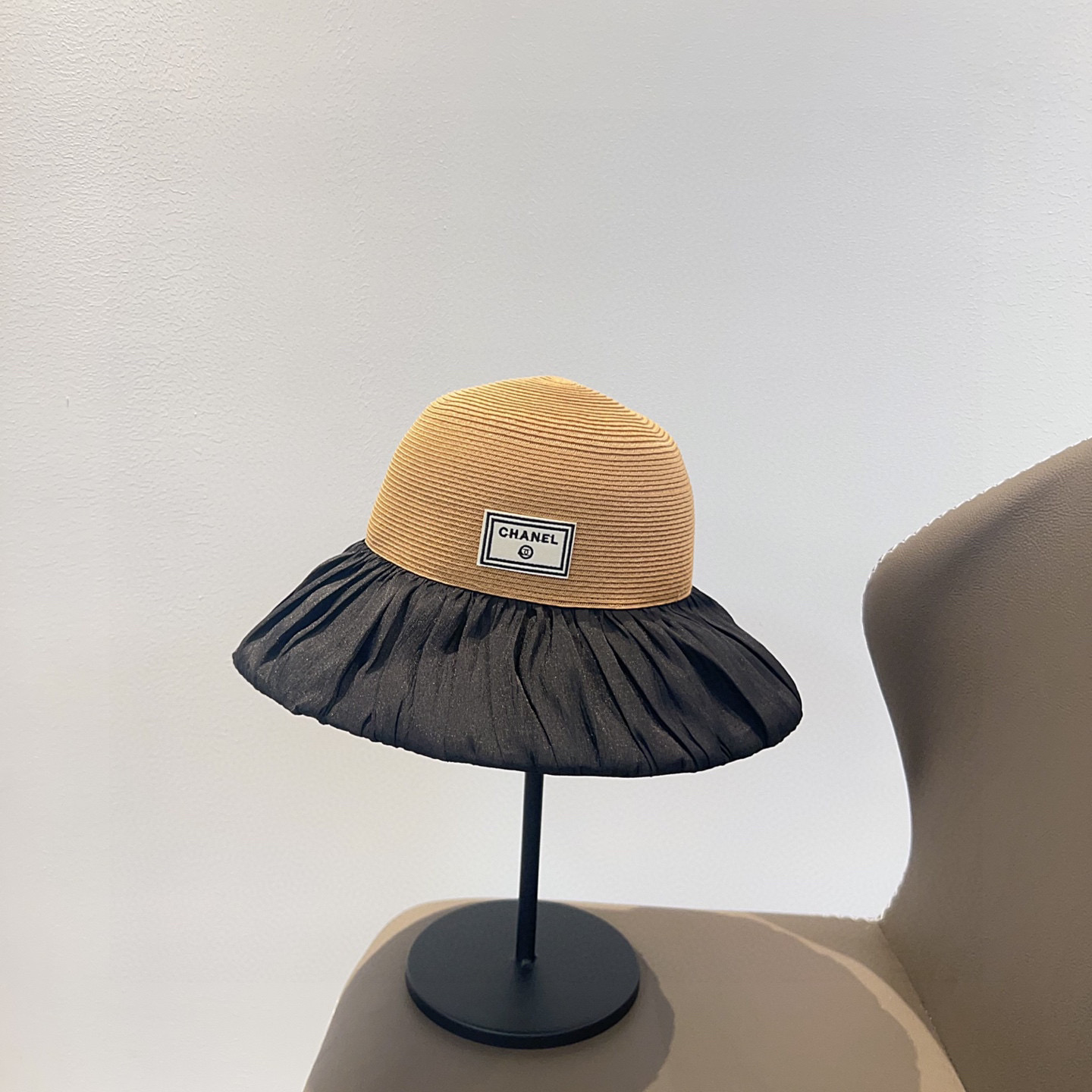 NO:347519,Special dust bag [CHANEL Chanel] 2025 new small fragrance style pleated irregular fisherman hat, versatile vacation style ~ must-have hats when going out on the street, straw hat fisherman hat baseball hat, hat, chanel, chanel, espadrilles, hats特配防尘袋【CHANEL香奈儿】2025新款小香风褶皱不规则款渔夫帽,度假百搭款～出街必备帽子草帽渔夫帽棒球帽,帽子,chanel,chanel,espadrilles,hats,hat