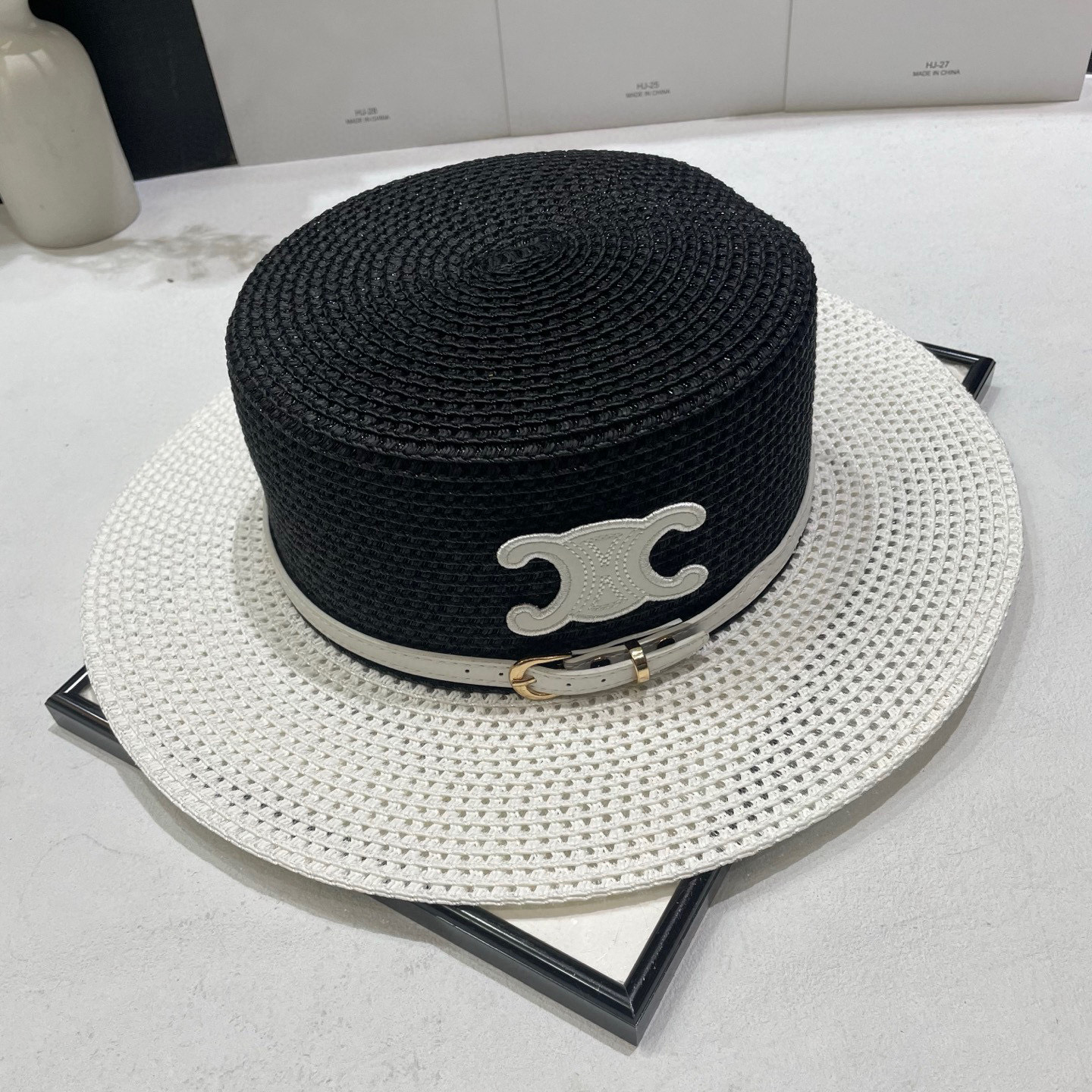 NO:348991,Special offer with dust bag [CELINE] 2025 new hollow top hat flat top straw hat, a must-have match when going out, with adjustable rope hat, straw hat, fisherman hat, baseball hat, hat, celine, celine, espadrilles, hats特价配防尘袋【CELINE赛琳】2025新款镂空礼帽平顶草帽,出街必备超好搭配,有调节绳帽子草帽渔夫帽棒球帽,帽子,celine,celine,espadrilles,hats,hat