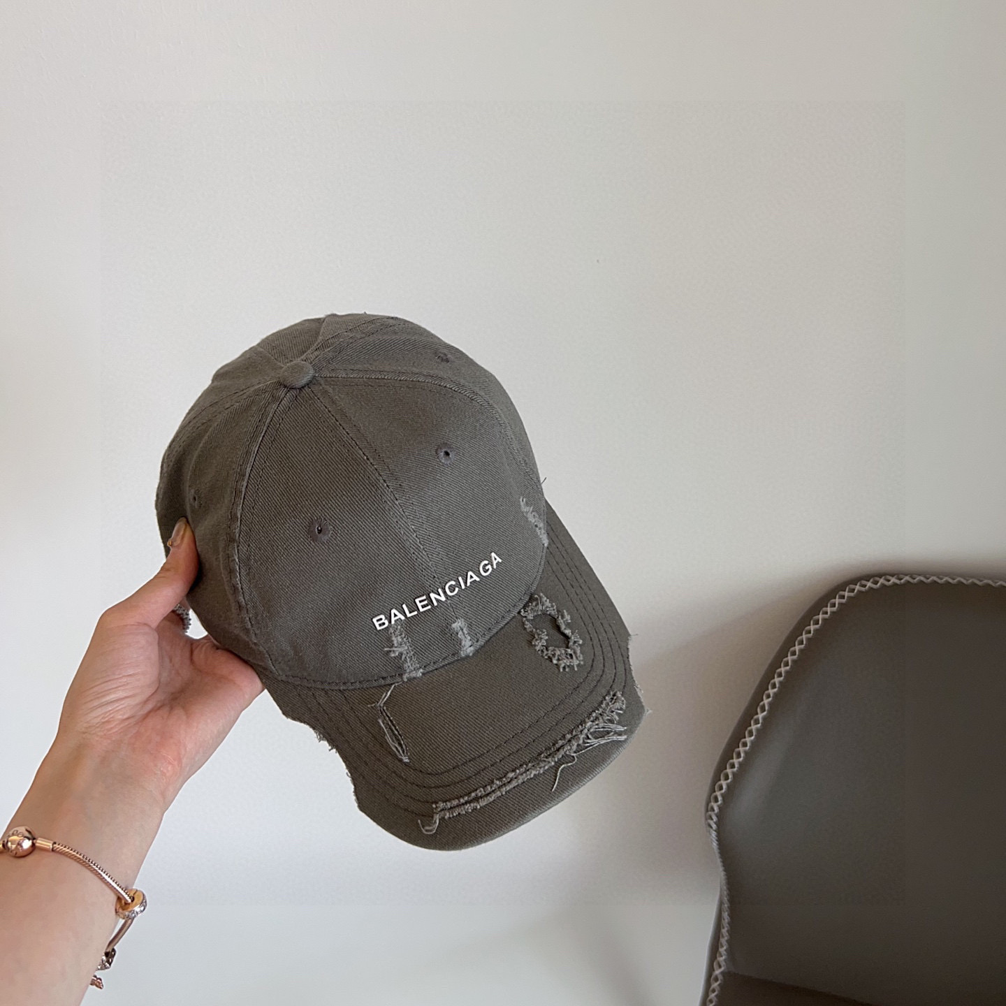 💛配防尘袋。【balenciaga 巴黎世家】2025新款不规则做旧款棒球帽，男女通用～酷帅出街