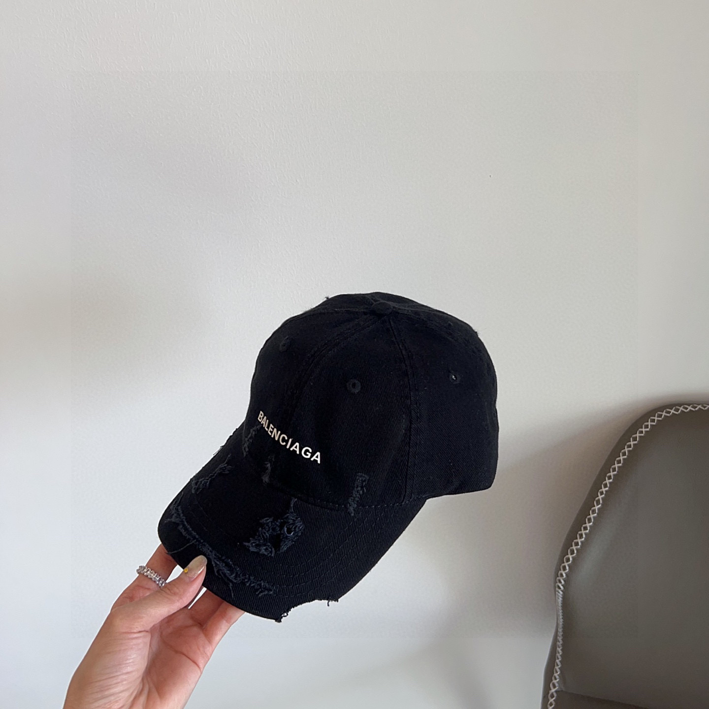 💛配防尘袋。【balenciaga 巴黎世家】2025新款不规则做旧款棒球帽，男女通用～酷帅出街