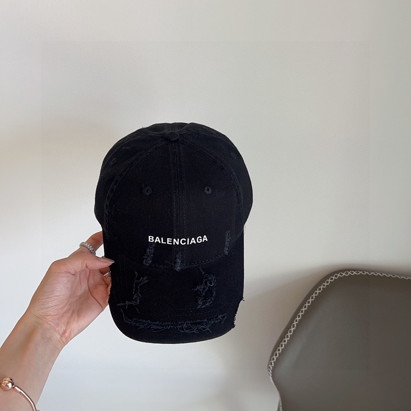 💛配防尘袋。【balenciaga 巴黎世家】2025新款不规则做旧款棒球帽，男女通用～酷帅出街