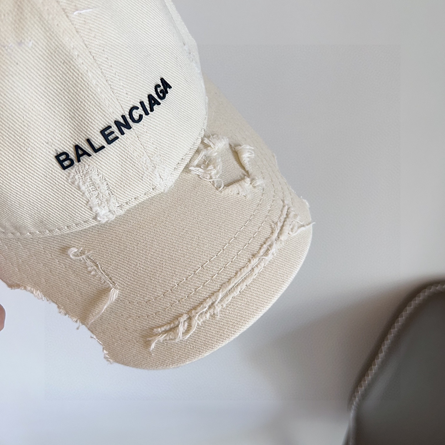 💛配防尘袋。【balenciaga 巴黎世家】2025新款不规则做旧款棒球帽，男女通用～酷帅出街