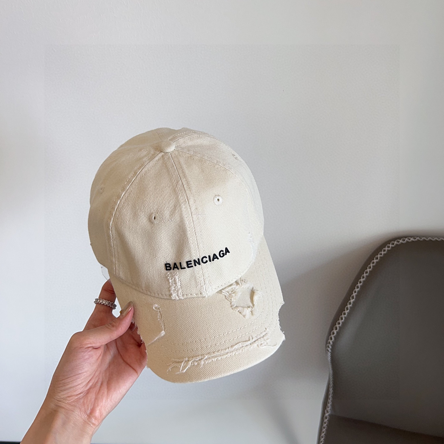 💛配防尘袋。【balenciaga 巴黎世家】2025新款不规则做旧款棒球帽，男女通用～酷帅出街