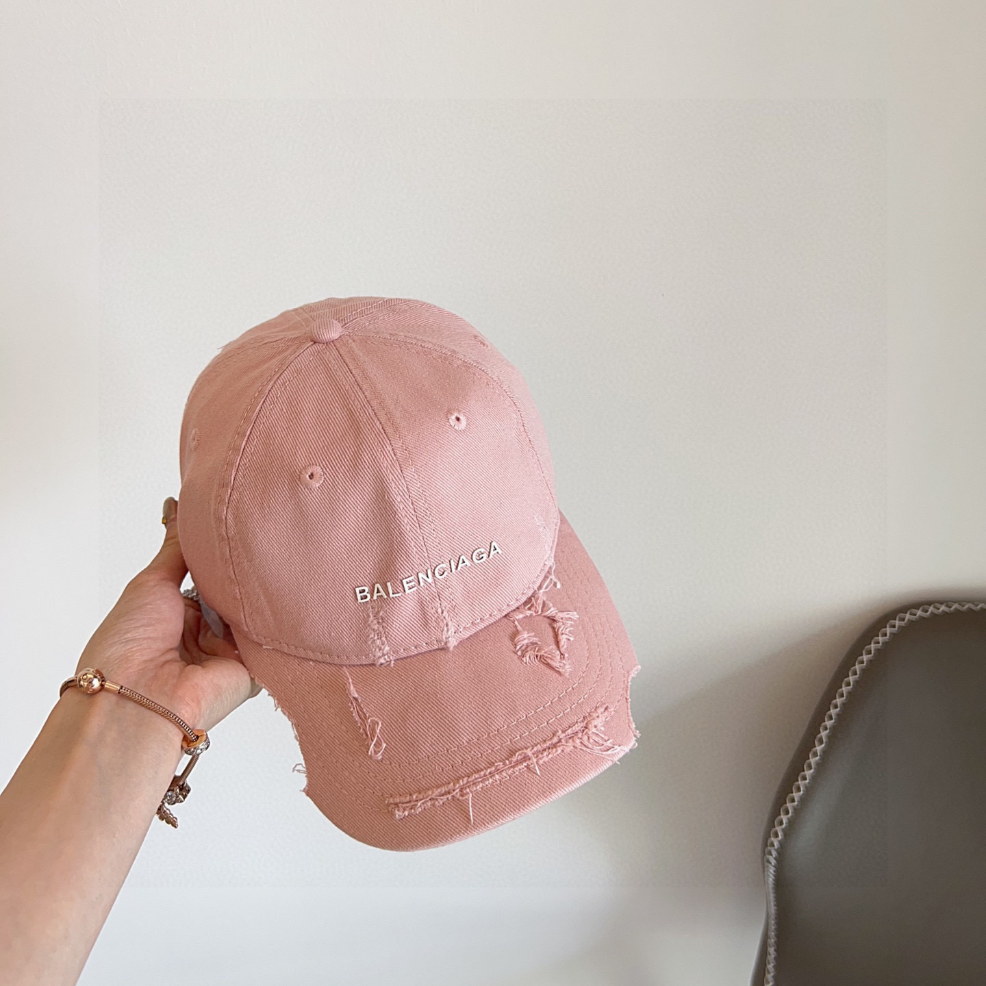 💛配防尘袋。【balenciaga 巴黎世家】2025新款不规则做旧款棒球帽，男女通用～酷帅出街