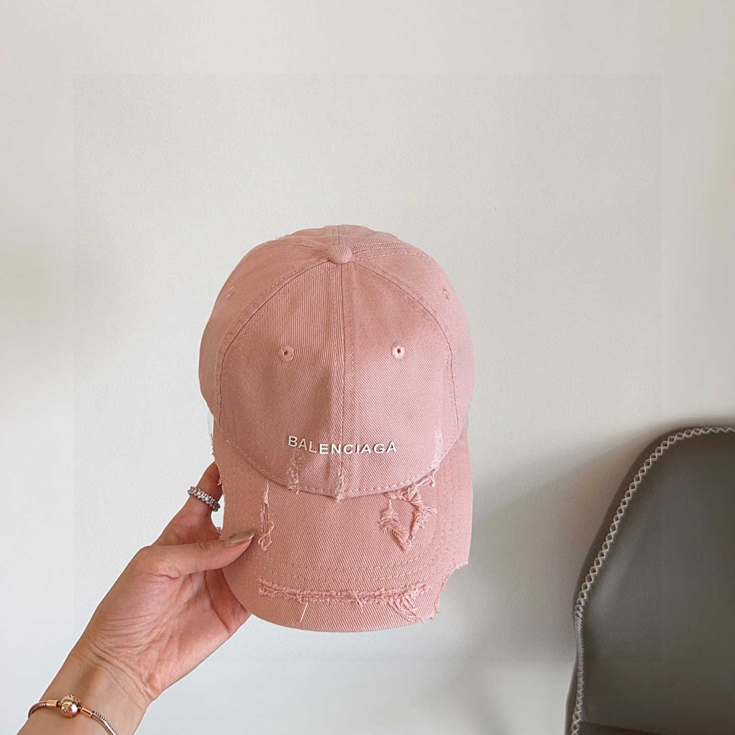 💛配防尘袋。【balenciaga 巴黎世家】2025新款不规则做旧款棒球帽，男女通用～酷帅出街