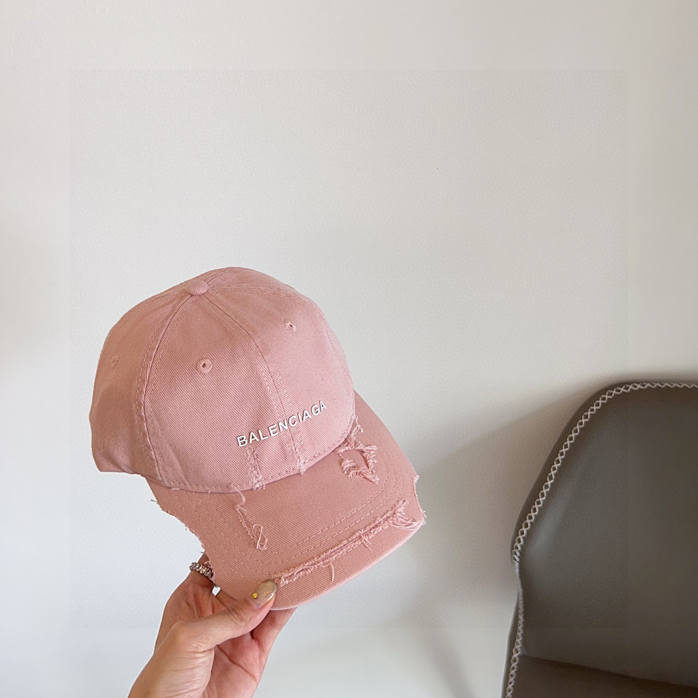💛配防尘袋。【balenciaga 巴黎世家】2025新款不规则做旧款棒球帽，男女通用～酷帅出街