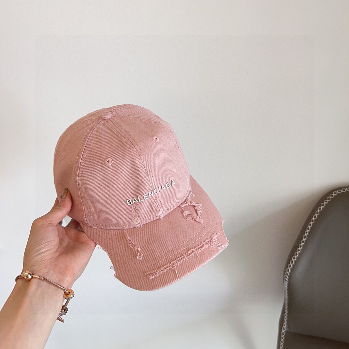 💛配防尘袋。【balenciaga 巴黎世家】2025新款不规则做旧款棒球帽，男女通用～酷帅出街