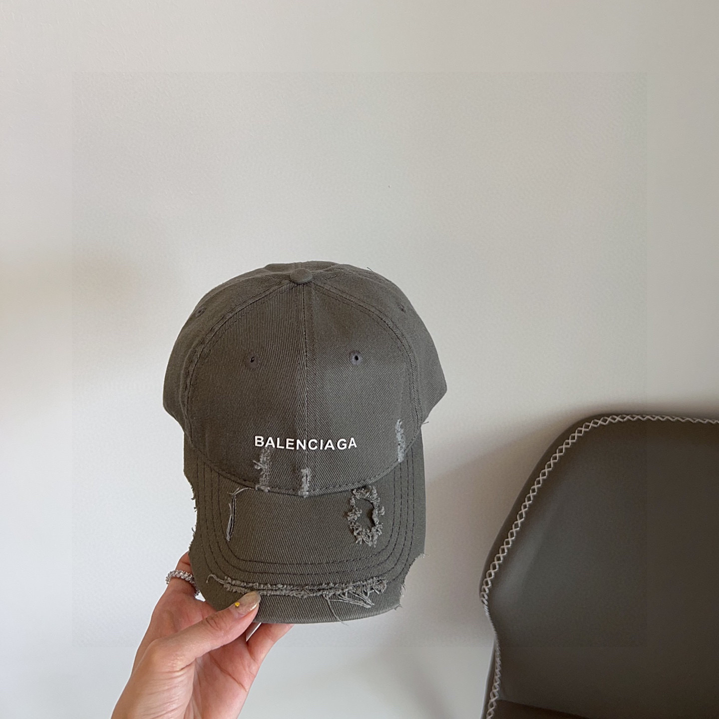 💛配防尘袋。【balenciaga 巴黎世家】2025新款不规则做旧款棒球帽，男女通用～酷帅出街