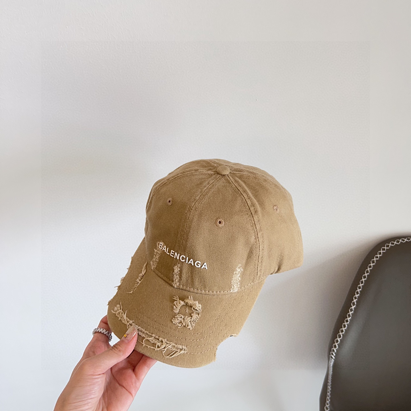 💛配防尘袋。【balenciaga 巴黎世家】2025新款不规则做旧款棒球帽，男女通用～酷帅出街