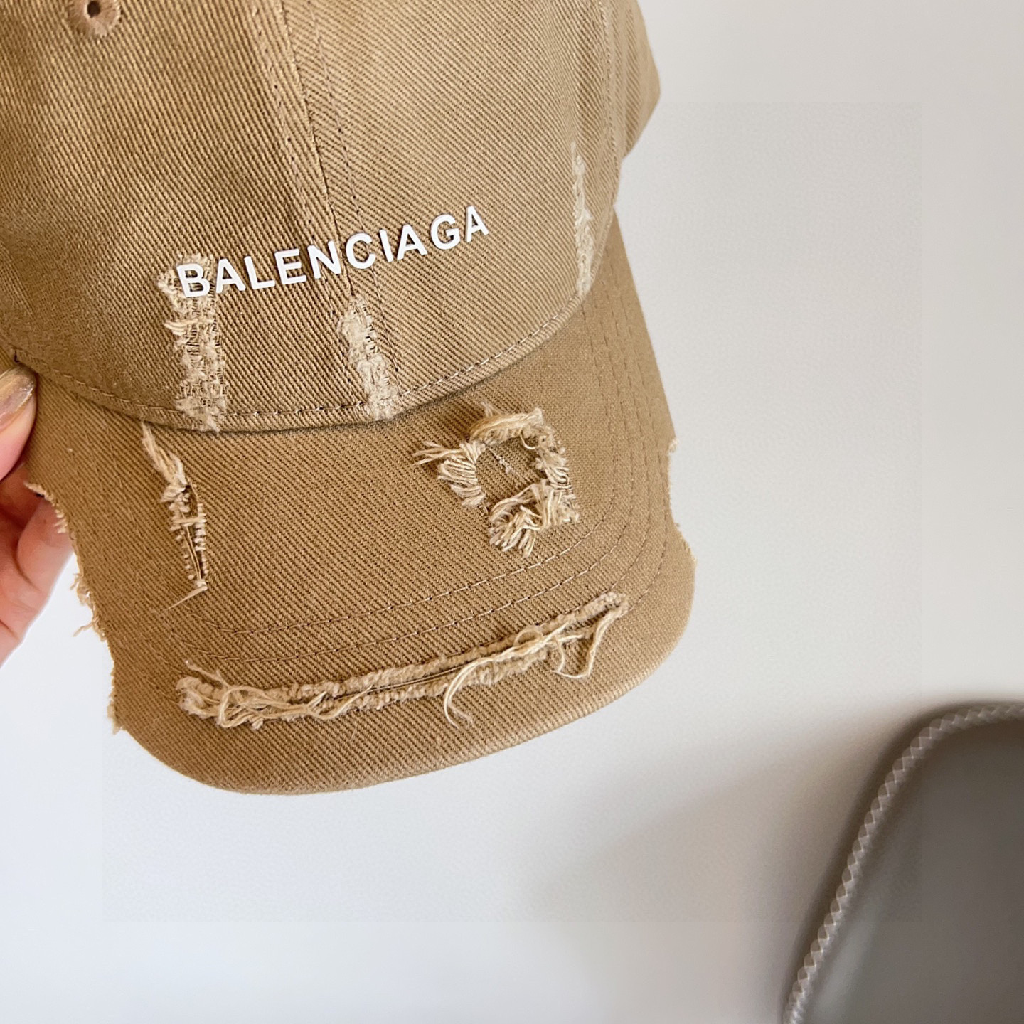 💛配防尘袋。【balenciaga 巴黎世家】2025新款不规则做旧款棒球帽，男女通用～酷帅出街