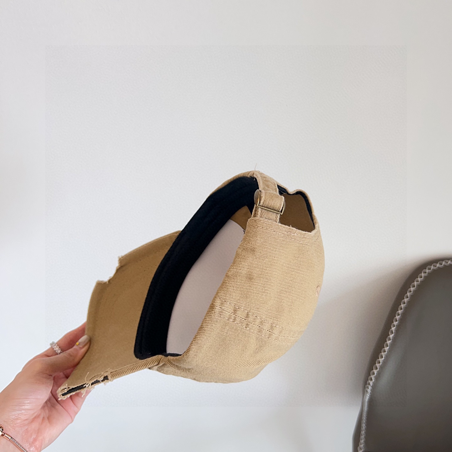 💛配防尘袋。【balenciaga 巴黎世家】2025新款不规则做旧款棒球帽，男女通用～酷帅出街