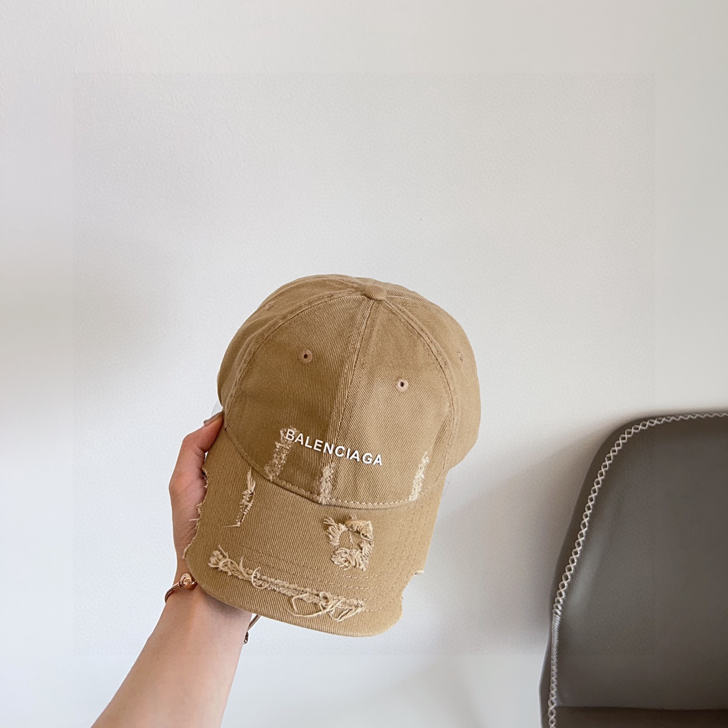 💛配防尘袋。【balenciaga 巴黎世家】2025新款不规则做旧款棒球帽，男女通用～酷帅出街