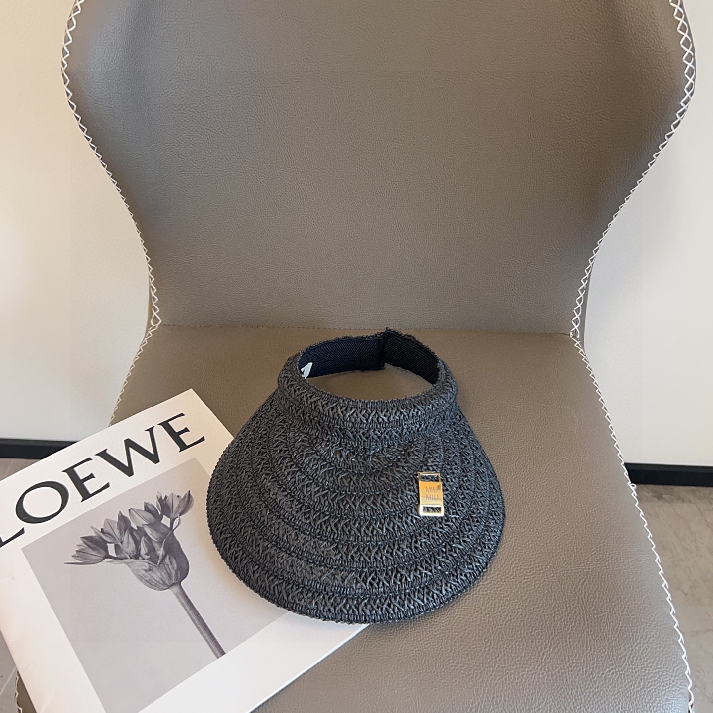 NO:354388,Special dust bag [MIUMIU Miao] 2025 new straw vacation style sun hat empty top hat, sun protection versatile ~ casual street artifact hat straw hat fisherman hat baseball hat, hat, miumiu, espadrilles, espadrilles, hats特配防尘袋【MIUMIU缪缪】2025新款草编度假风遮阳帽空顶帽,遮阳百搭～休闲出街神器帽子草帽渔夫帽棒球帽,帽子,miumiu,espadrilles,espadrilles,hats,hat