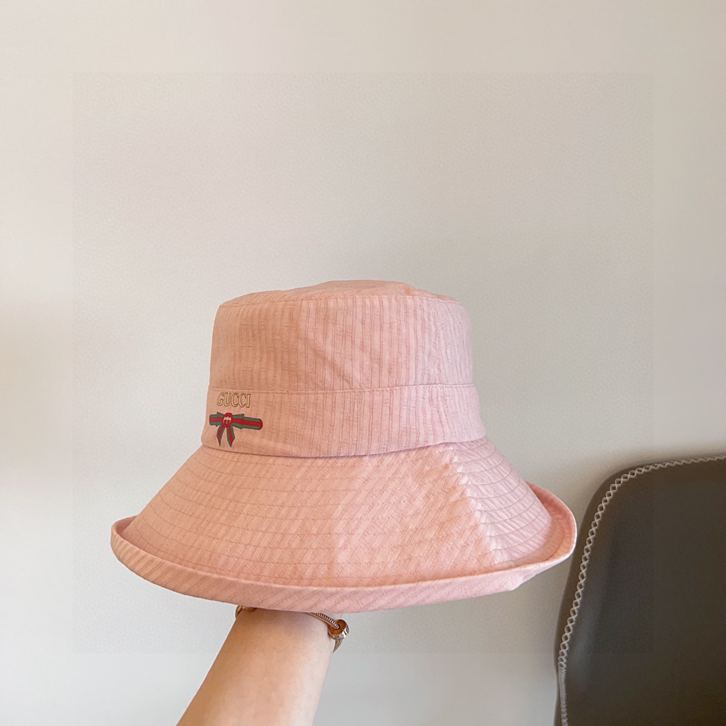 💛配防尘袋【GUCCI古驰】2025新款大沿棉麻遮阳渔夫帽，度假款百搭风，随意折叠不变形～