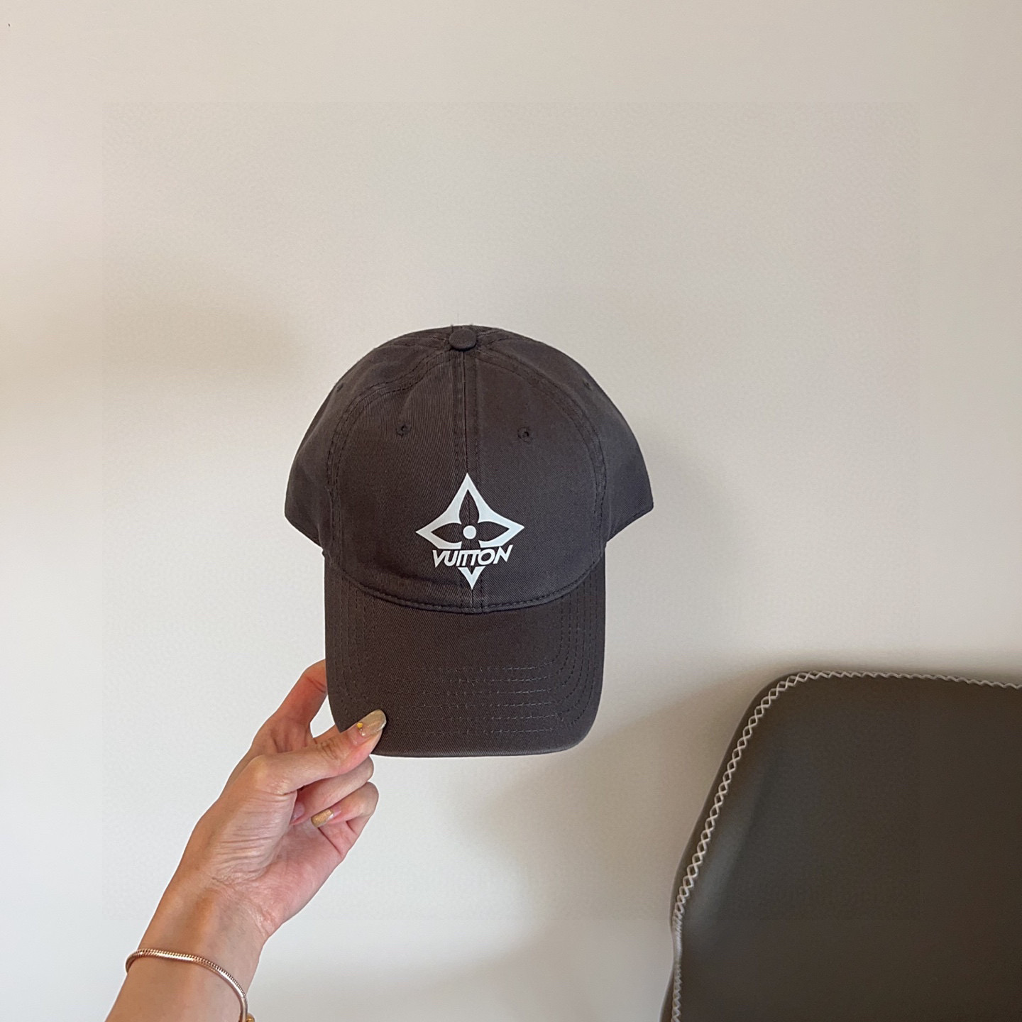 💛配防尘袋。【LV路易威登】2025新款简约大牌棒球帽，经典款，男女通用