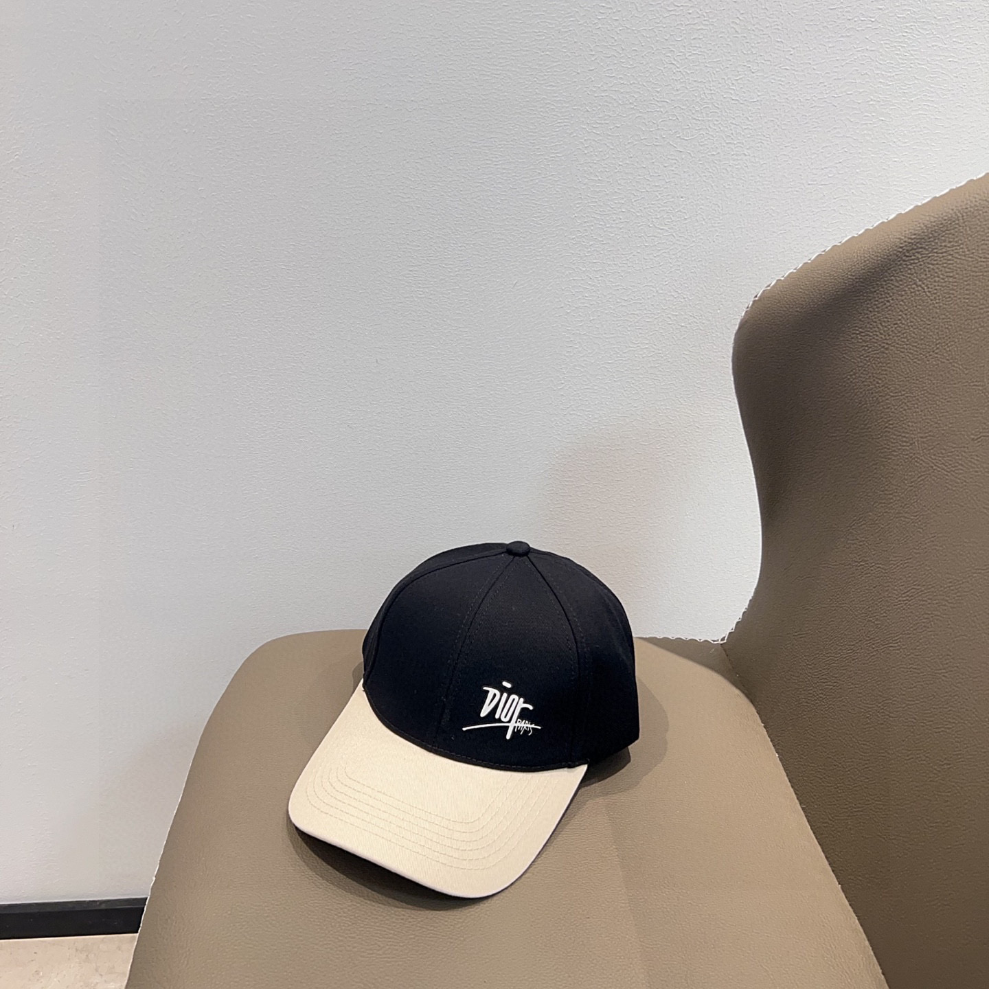 💛配防尘袋。【DIOR迪奥】2025新款拼接款简约棒球帽，专柜经典款，男女通用