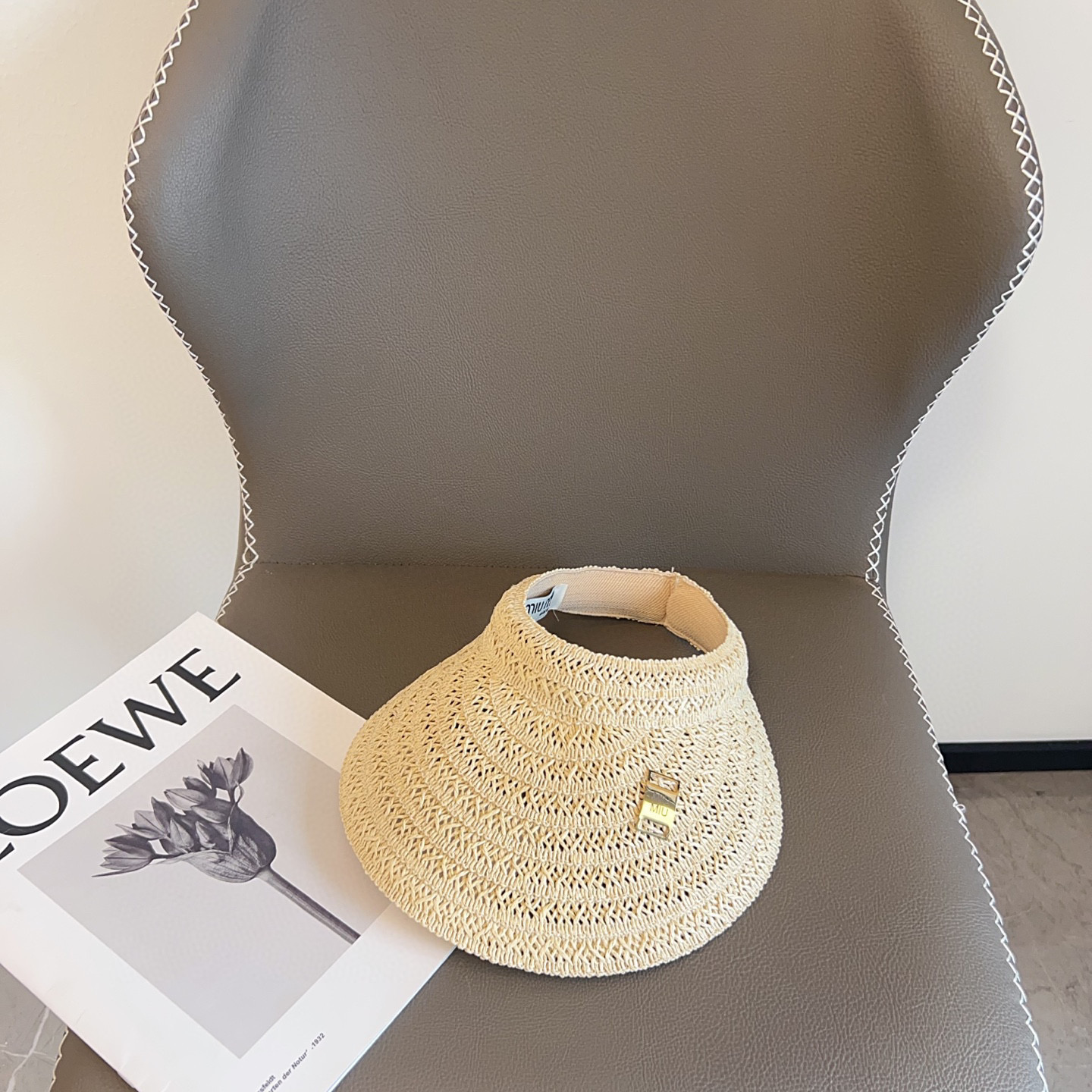 💛配防尘袋 【MIUMIU缪缪】2025新款草编度假风遮阳帽空顶帽，🔆遮阳百搭～休闲出街神器