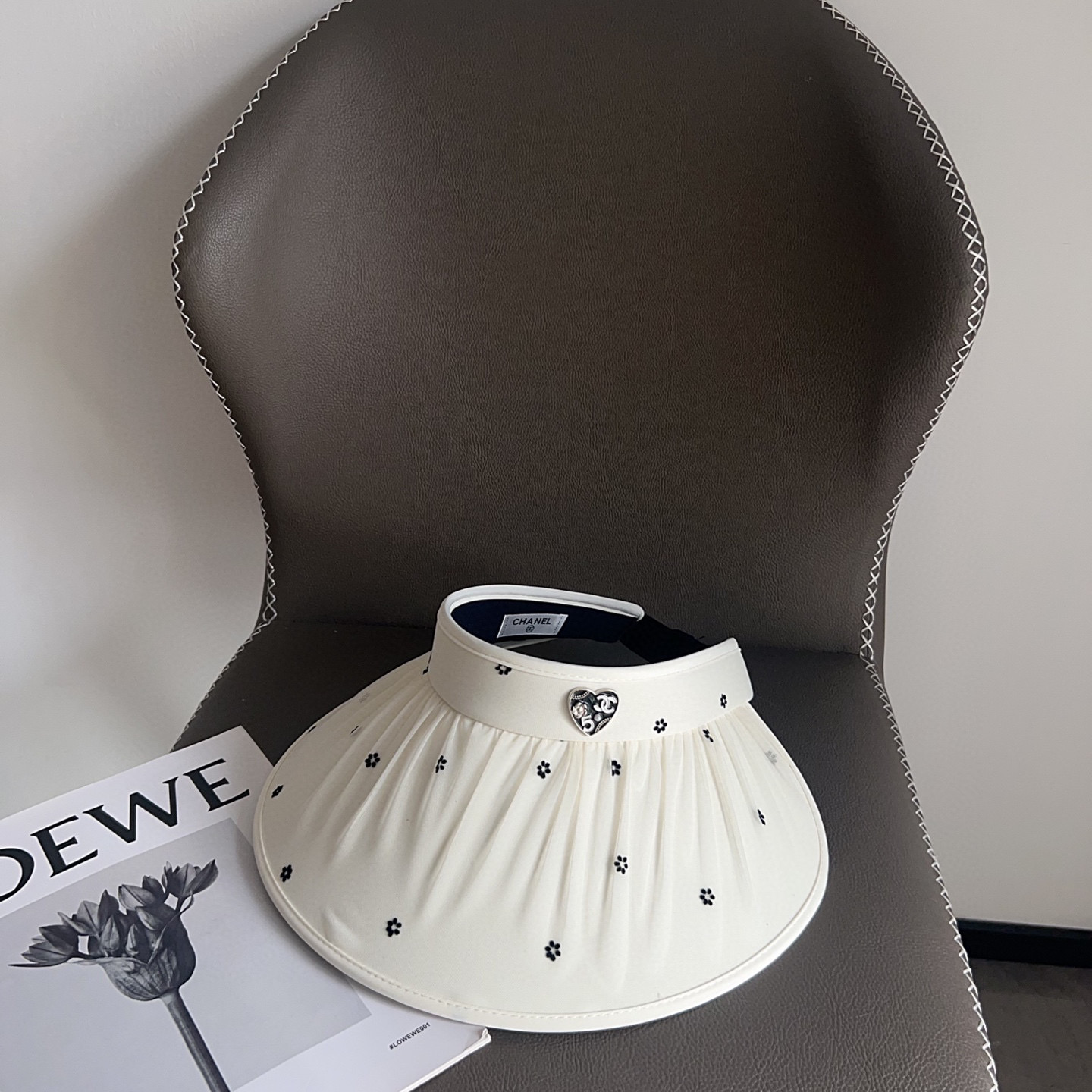 💛配防尘袋 【CHANEL香奈儿】2025新款独家款小香小花大沿遮阳帽空顶帽，🔆遮阳百搭～休闲出街神器