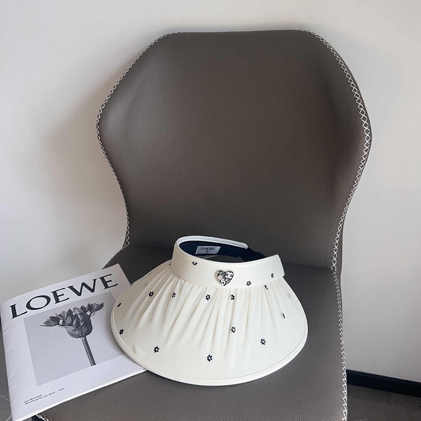 💛配防尘袋 【CHANEL香奈儿】2025新款独家款小香小花大沿遮阳帽空顶帽，🔆遮阳百搭～休闲出街神器