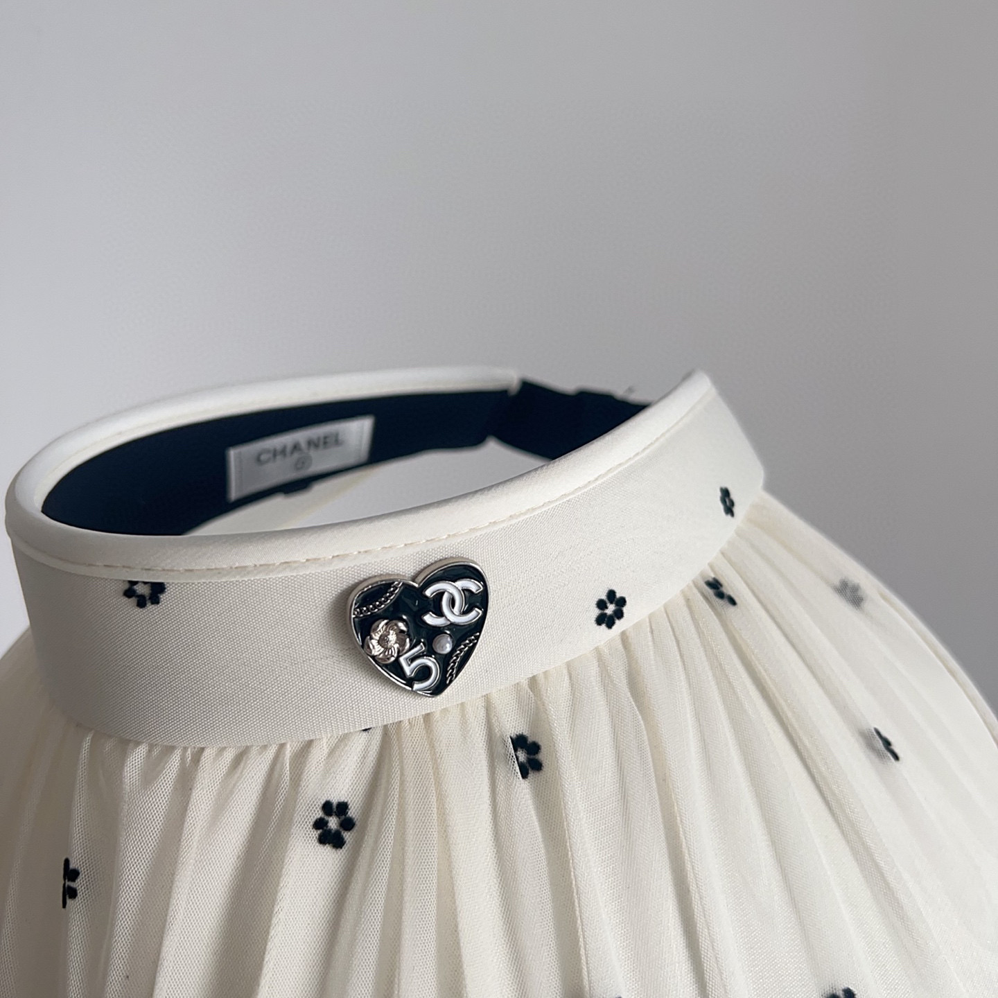 💛配防尘袋 【CHANEL香奈儿】2025新款独家款小香小花大沿遮阳帽空顶帽，🔆遮阳百搭～休闲出街神器