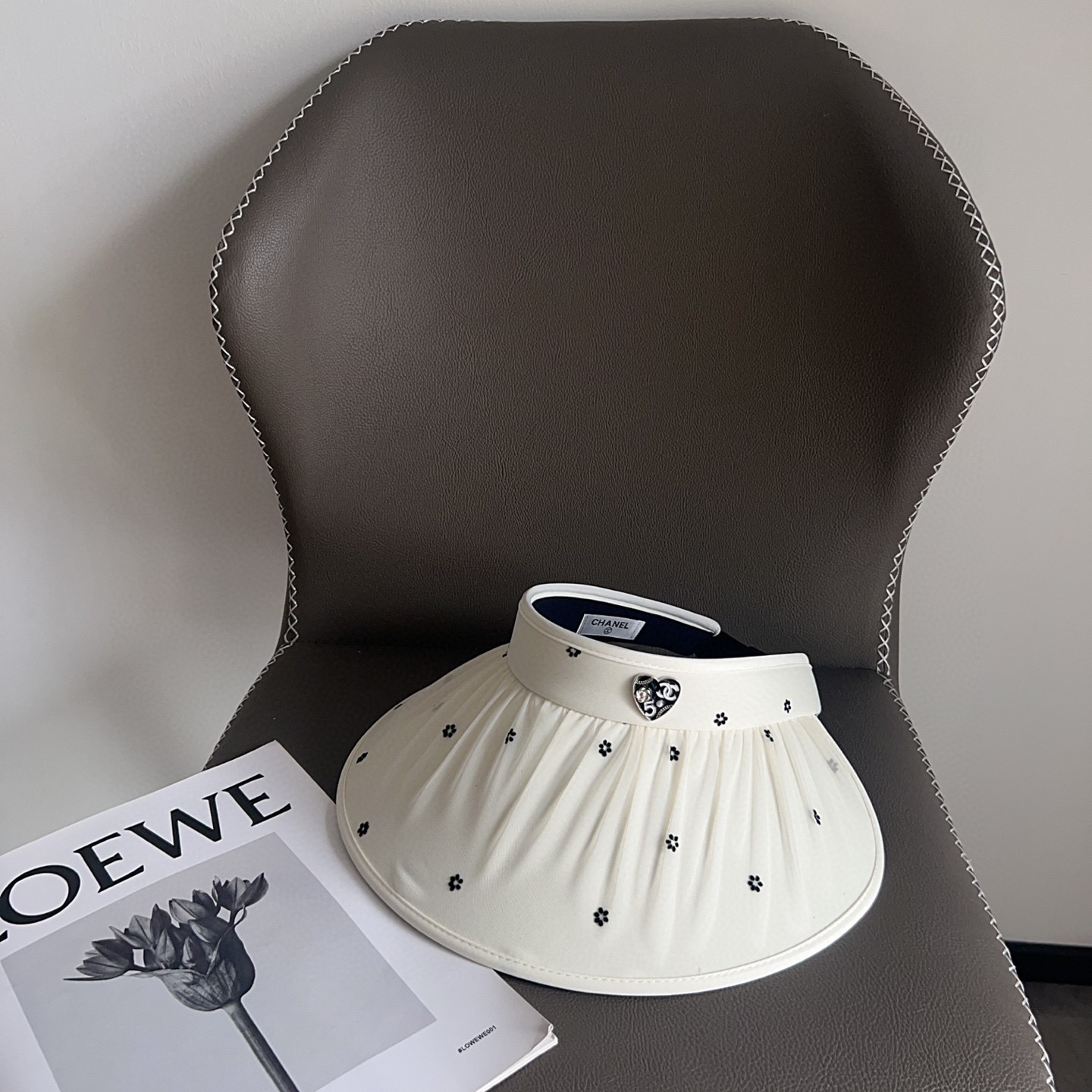 💛配防尘袋 【CHANEL香奈儿】2025新款独家款小香小花大沿遮阳帽空顶帽，🔆遮阳百搭～休闲出街神器