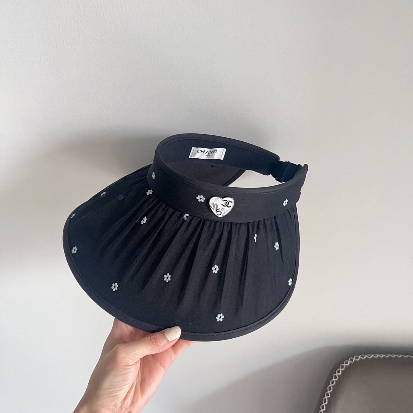 💛配防尘袋 【CHANEL香奈儿】2025新款独家款小香小花大沿遮阳帽空顶帽，🔆遮阳百搭～休闲出街神器