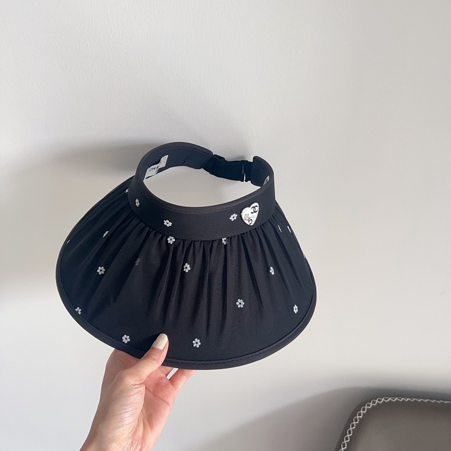 💛配防尘袋 【CHANEL香奈儿】2025新款独家款小香小花大沿遮阳帽空顶帽，🔆遮阳百搭～休闲出街神器