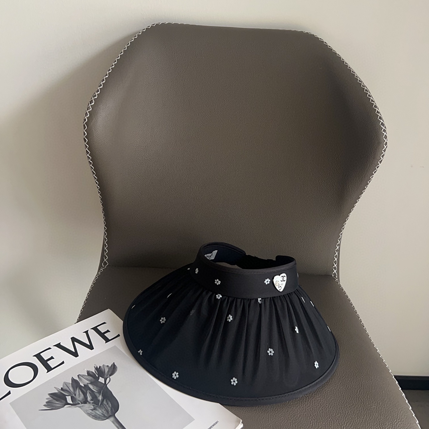 💛配防尘袋 【CHANEL香奈儿】2025新款独家款小香小花大沿遮阳帽空顶帽，🔆遮阳百搭～休闲出街神器