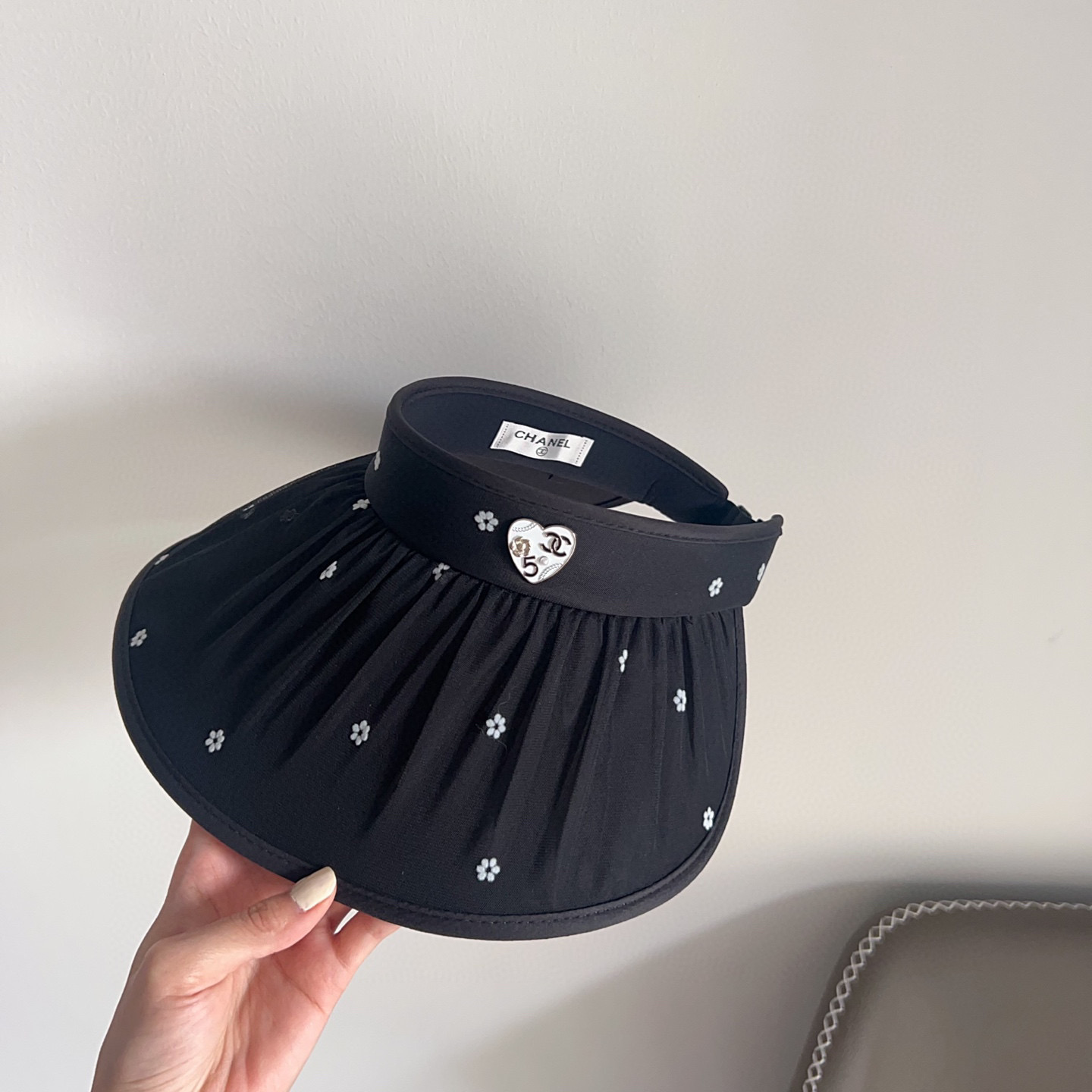 💛配防尘袋 【CHANEL香奈儿】2025新款独家款小香小花大沿遮阳帽空顶帽，🔆遮阳百搭～休闲出街神器