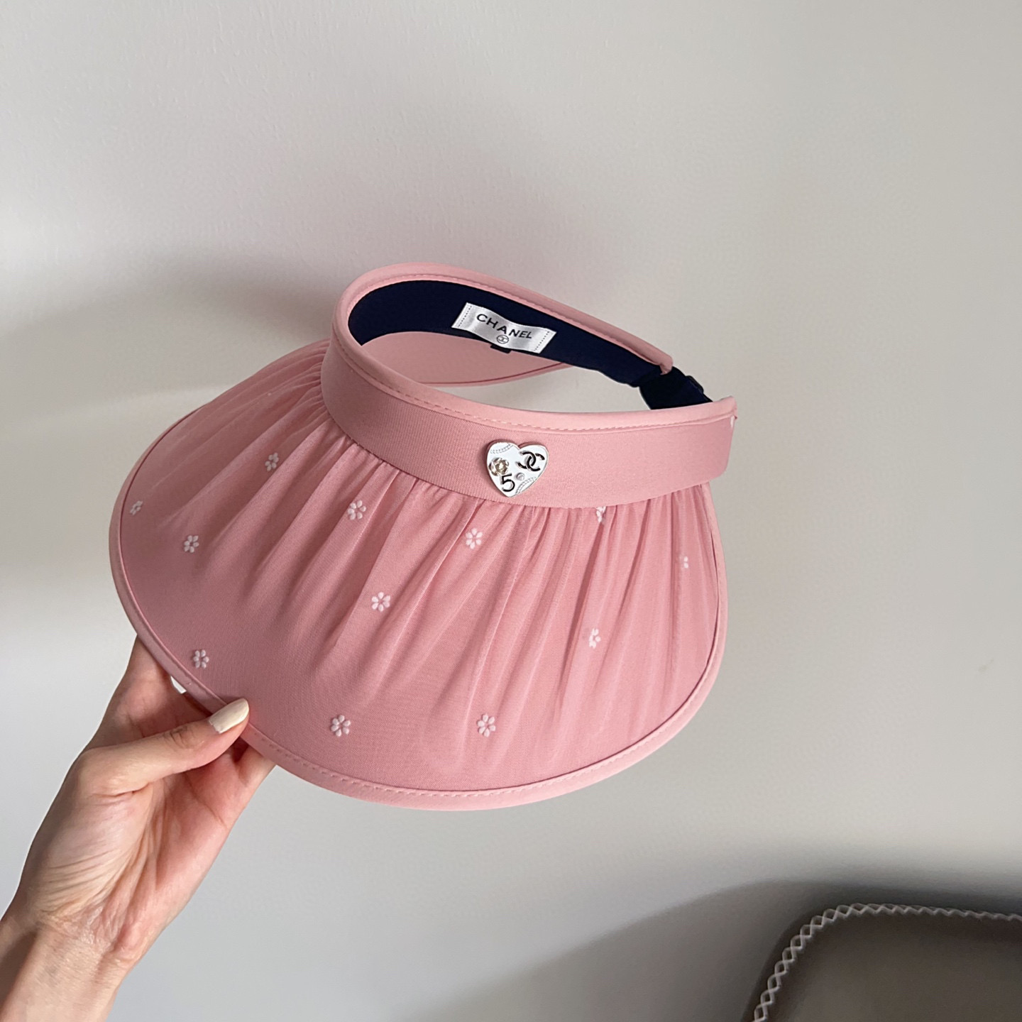 💛配防尘袋 【CHANEL香奈儿】2025新款独家款小香小花大沿遮阳帽空顶帽，🔆遮阳百搭～休闲出街神器