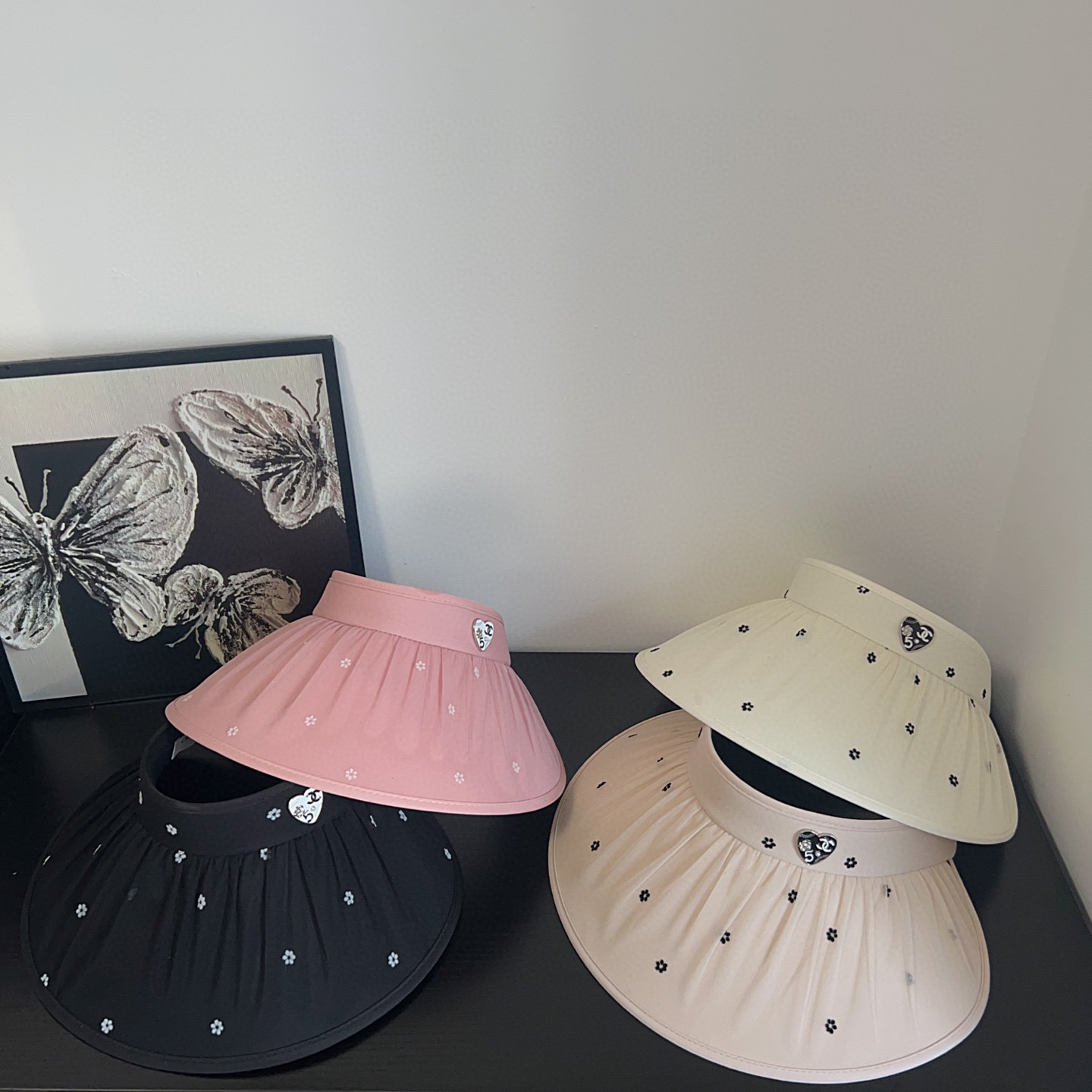 💛配防尘袋 【CHANEL香奈儿】2025新款独家款小香小花大沿遮阳帽空顶帽，🔆遮阳百搭～休闲出街神器