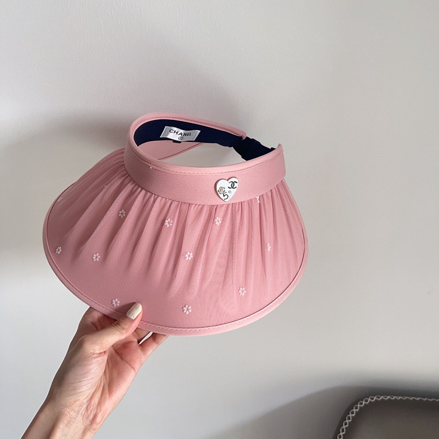 💛配防尘袋 【CHANEL香奈儿】2025新款独家款小香小花大沿遮阳帽空顶帽，🔆遮阳百搭～休闲出街神器