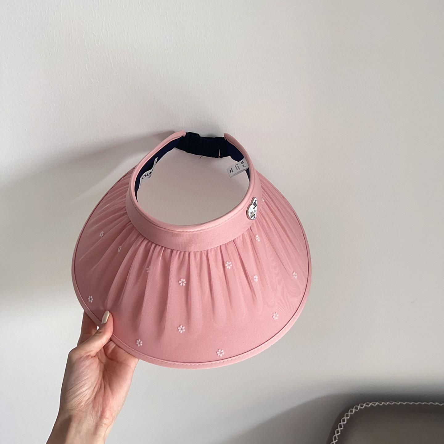💛配防尘袋 【CHANEL香奈儿】2025新款独家款小香小花大沿遮阳帽空顶帽，🔆遮阳百搭～休闲出街神器