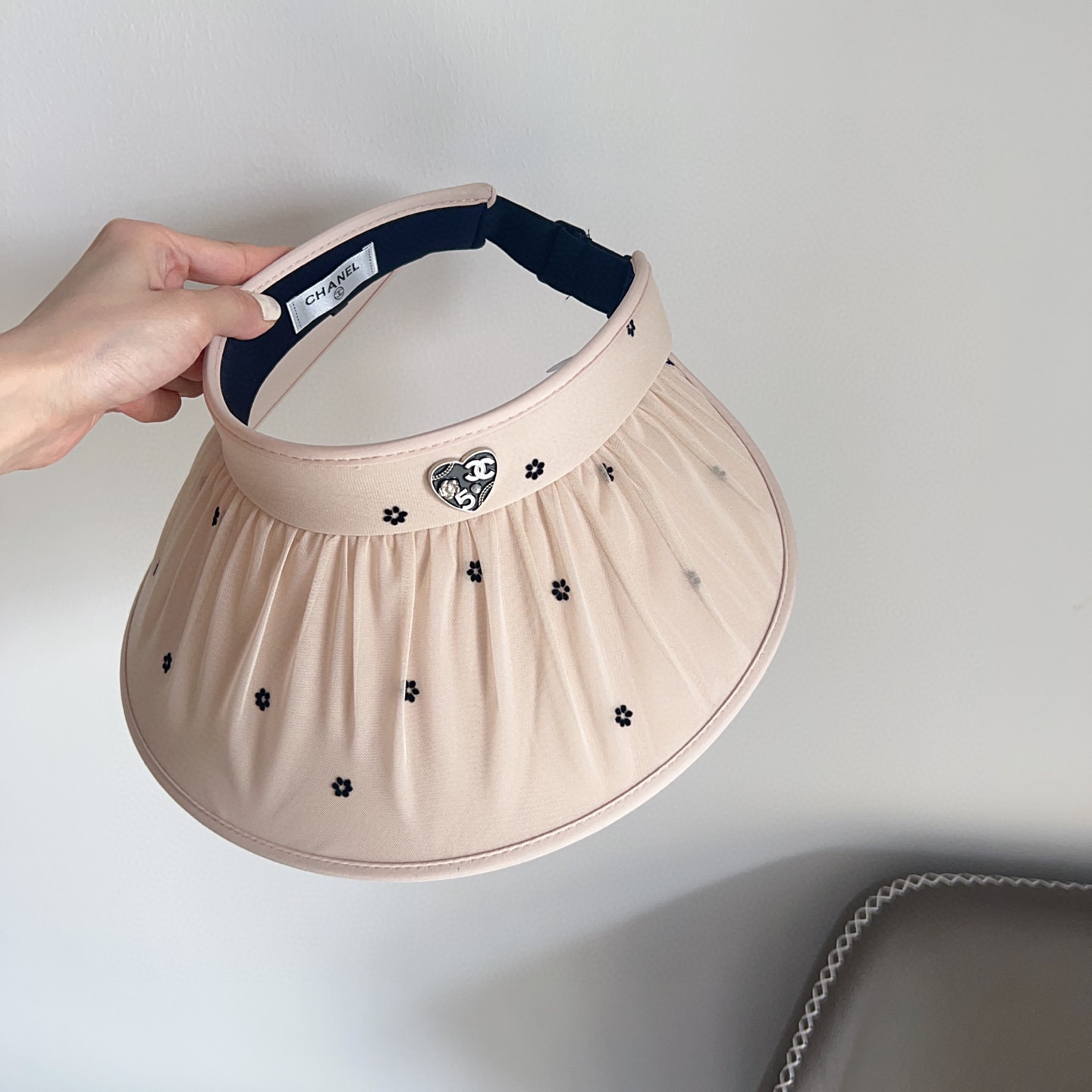 💛配防尘袋 【CHANEL香奈儿】2025新款独家款小香小花大沿遮阳帽空顶帽，🔆遮阳百搭～休闲出街神器