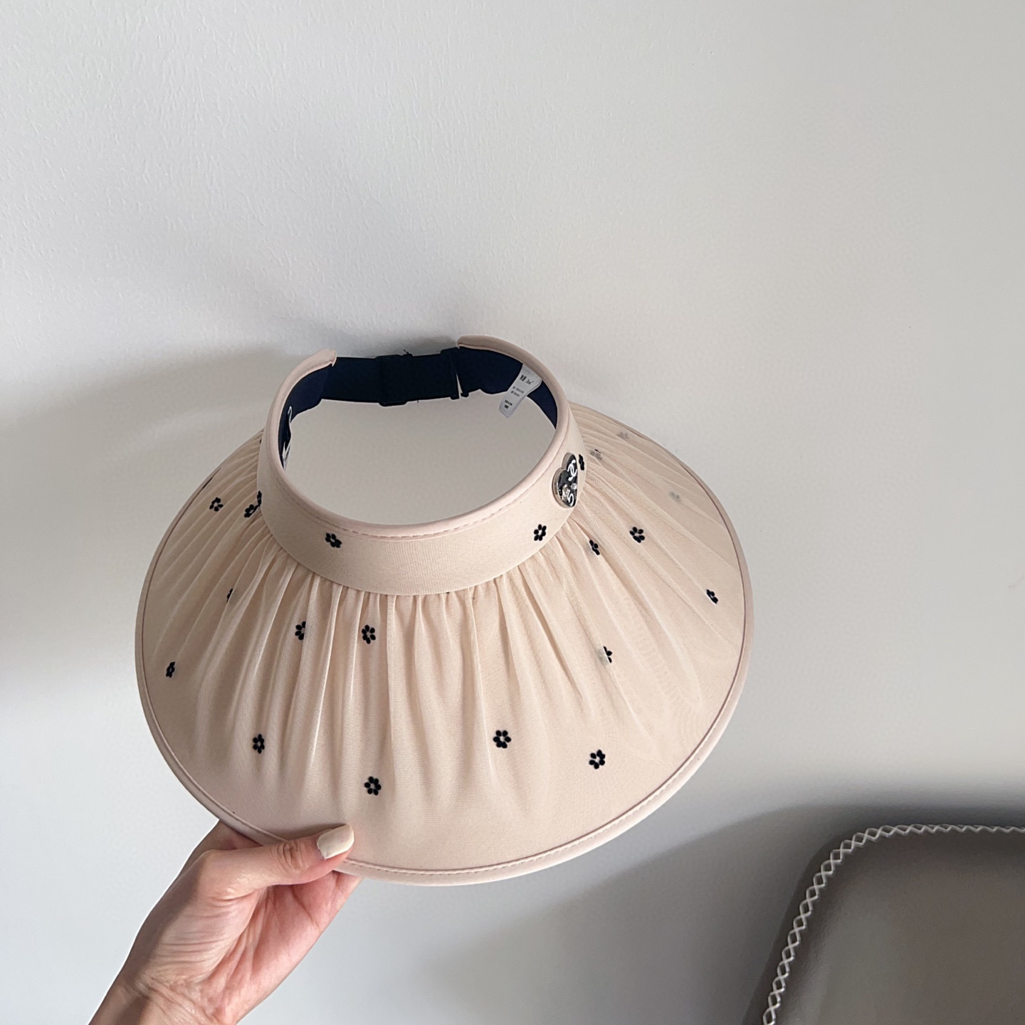 💛配防尘袋 【CHANEL香奈儿】2025新款独家款小香小花大沿遮阳帽空顶帽，🔆遮阳百搭～休闲出街神器