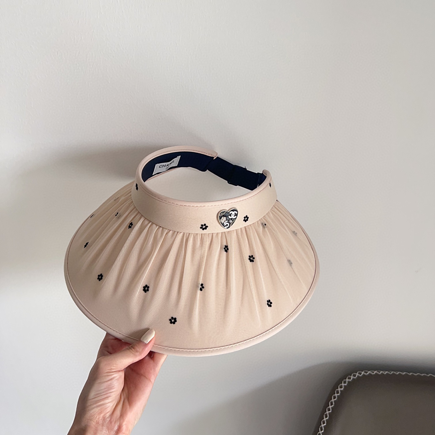 💛配防尘袋 【CHANEL香奈儿】2025新款独家款小香小花大沿遮阳帽空顶帽，🔆遮阳百搭～休闲出街神器