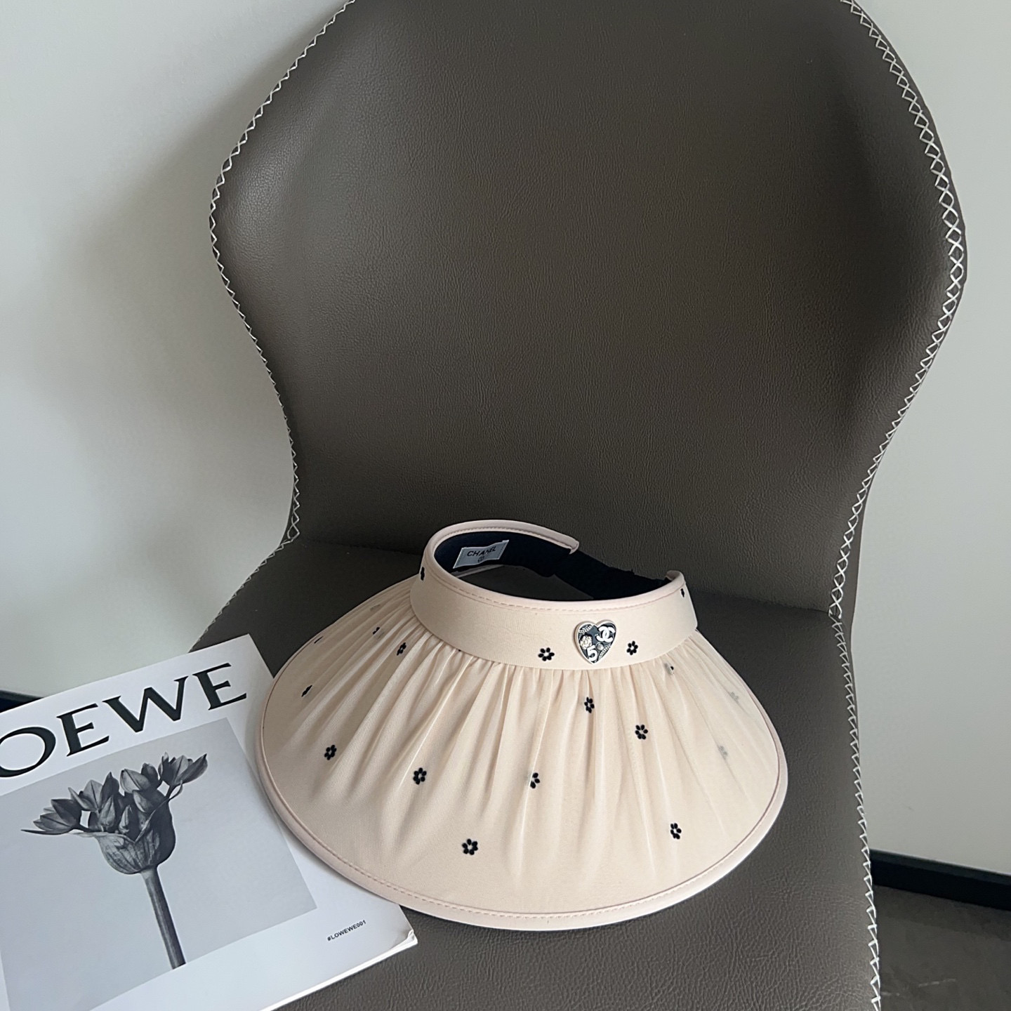 💛配防尘袋 【CHANEL香奈儿】2025新款独家款小香小花大沿遮阳帽空顶帽，🔆遮阳百搭～休闲出街神器