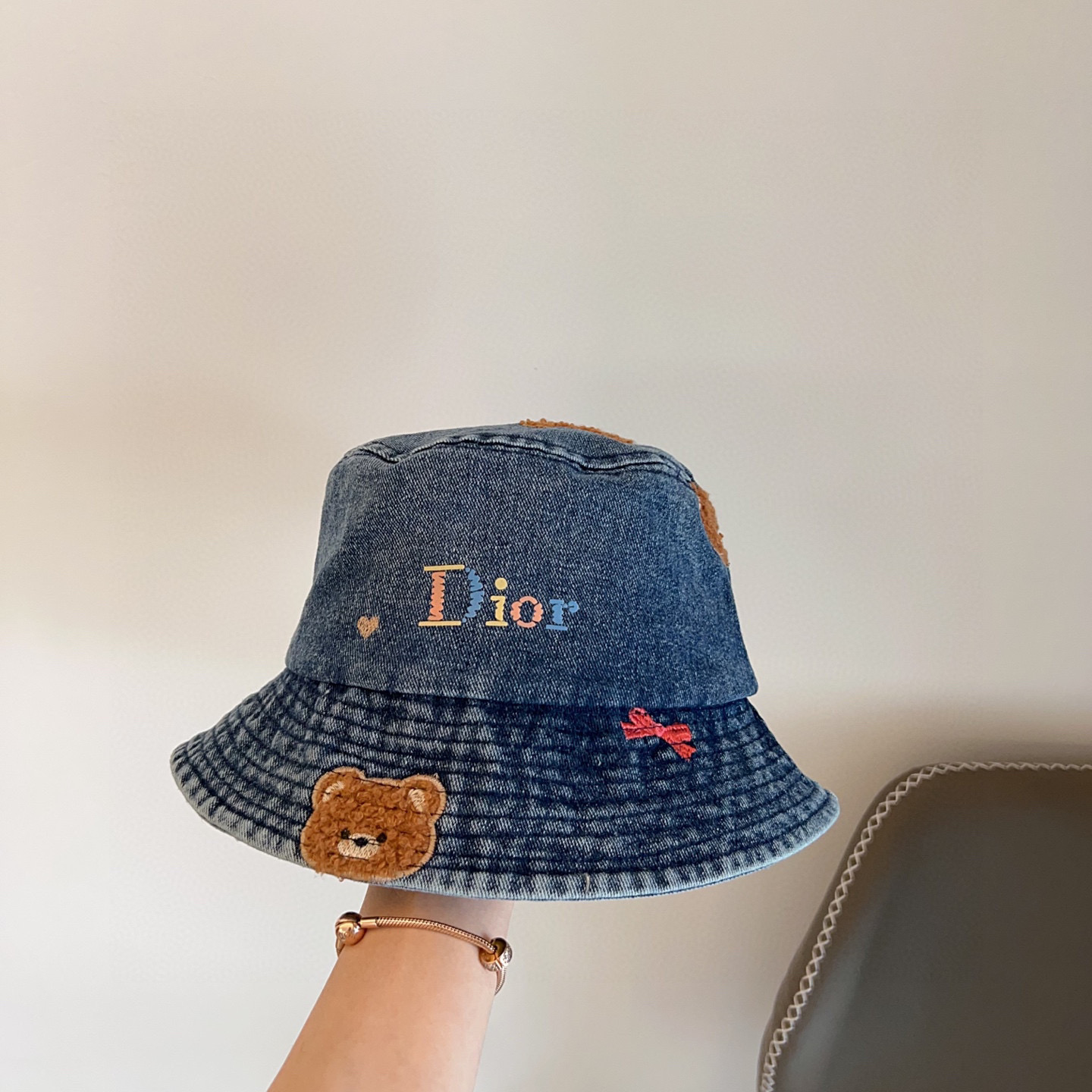 💛配防尘袋【DIOR迪奥】2025新款小熊刺绣牛仔渔夫帽，🔆百搭日常款～休闲出街#男女款