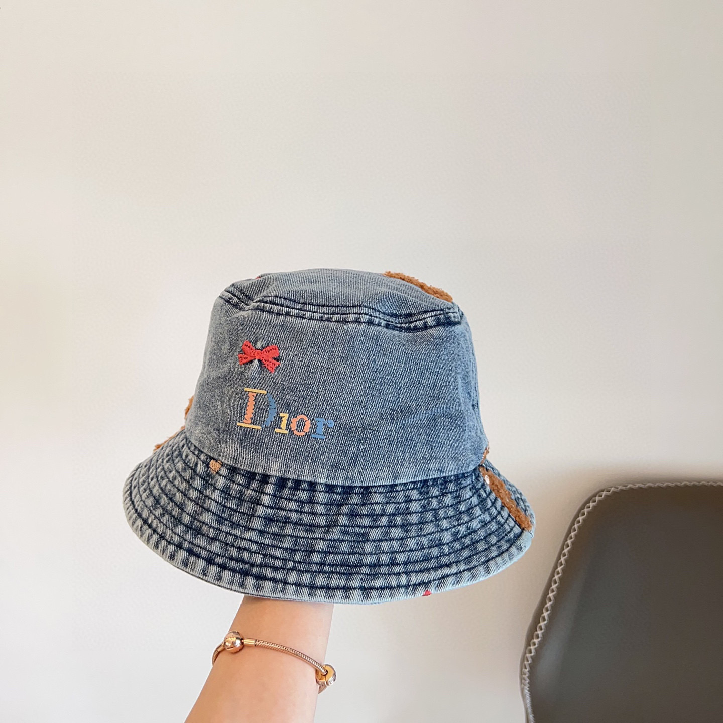 💛配防尘袋【DIOR迪奥】2025新款小熊刺绣牛仔渔夫帽，🔆百搭日常款～休闲出街#男女款