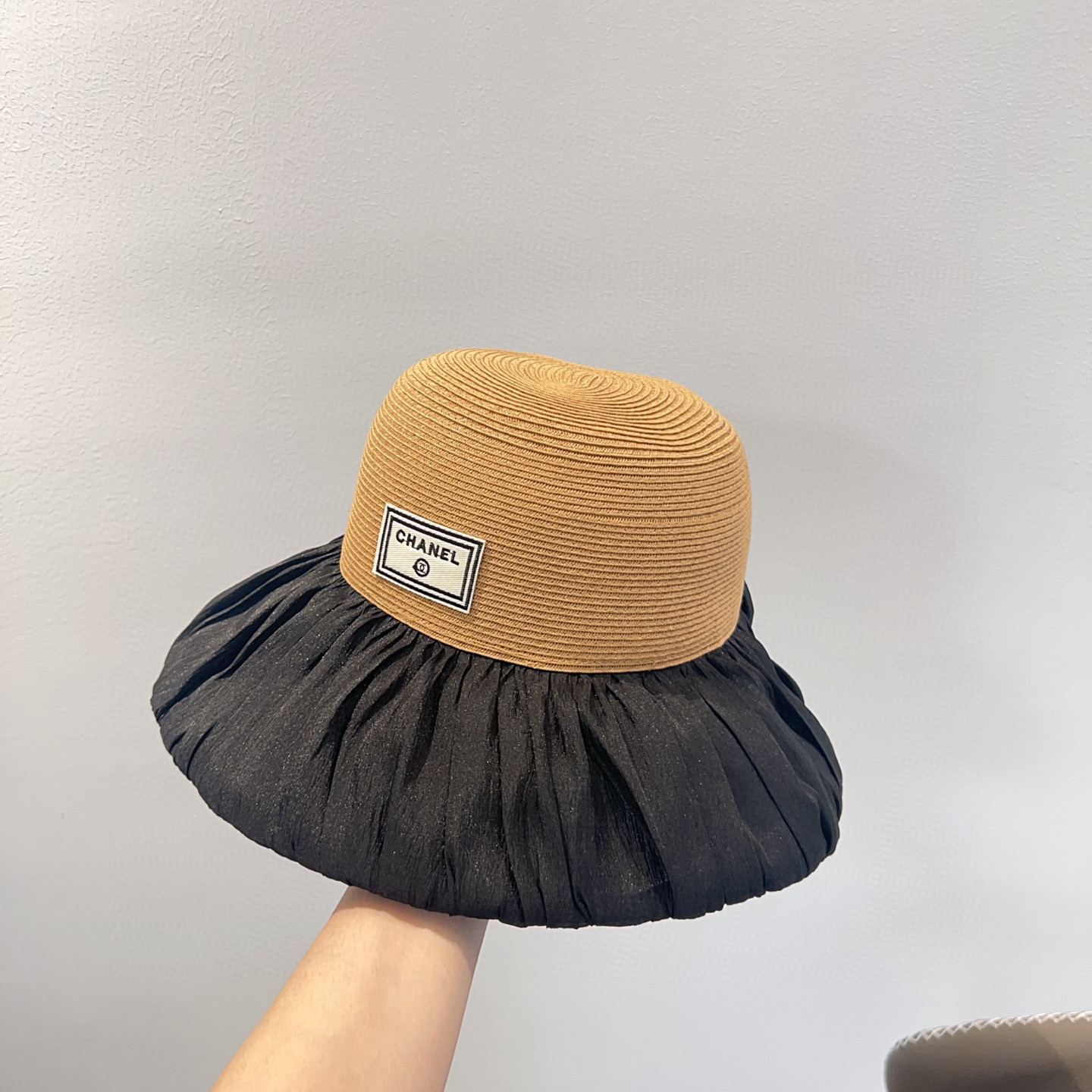 💛配防尘袋【CHANEL香奈儿】2025新款小香风褶皱不规则款渔夫帽，🔆度假百搭款～出街必备
